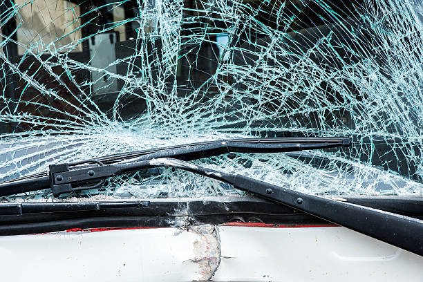 What to Do When Your Windshield Cracks Mid-Journey